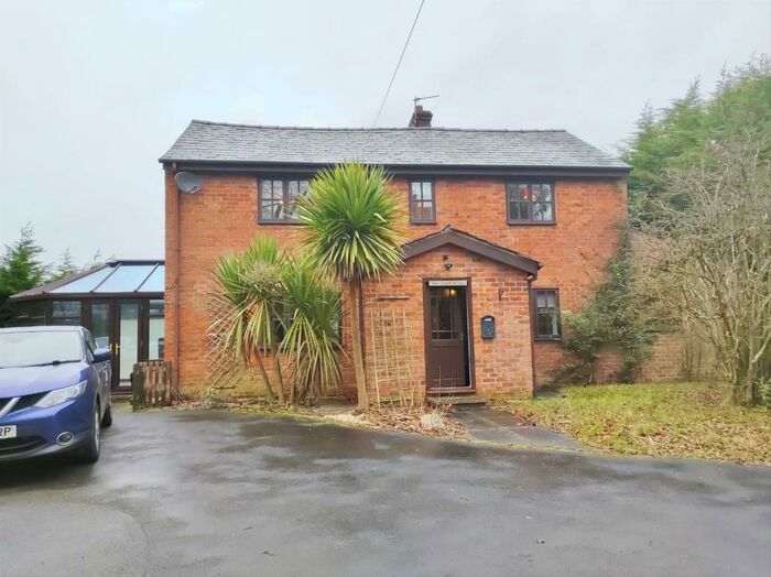 3 Bedroom House To Rent In Heald House Road, Leyland, PR25