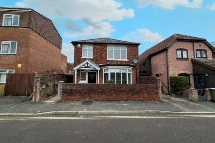 3 Bedroom Detached House To Rent In Mordaunt Road, Southampton, SO14