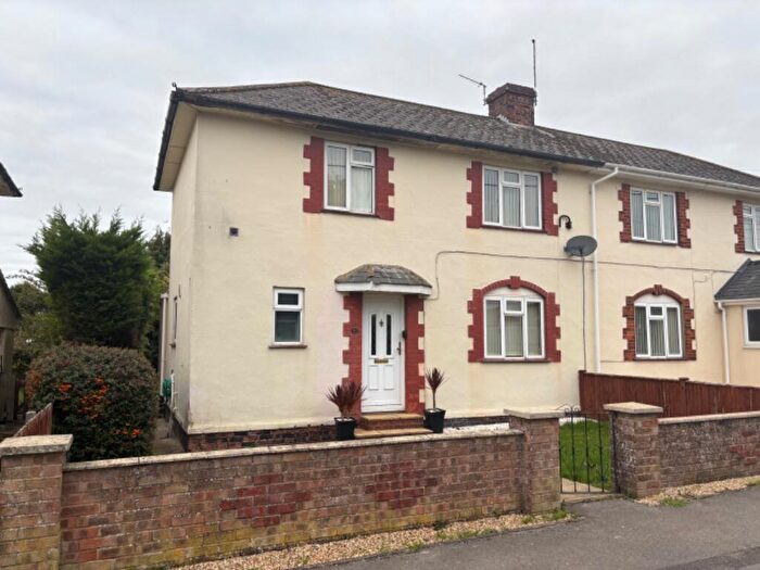 3 Bedroom Semi-Detached House For Sale In Central Street, SP11