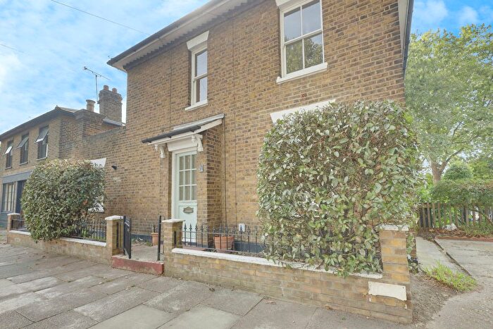 2 Bedroom Cottage To Rent In Milton Place, Southend-On-Sea, SS1