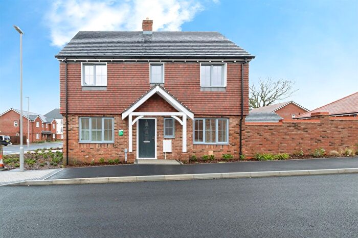 3 Bedroom Detached House For Sale In Edmondsham Road, Verwood, BH31