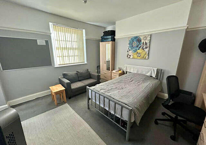 Studio To Rent In Gold Studio - - Cornwall St, B3