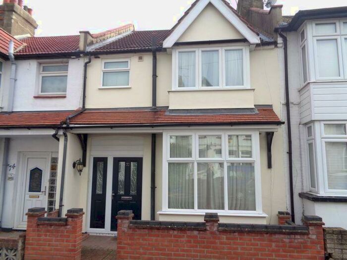 3 Bedroom House To Rent In Westminster Drive, Westcliff-On-Sea, SS0