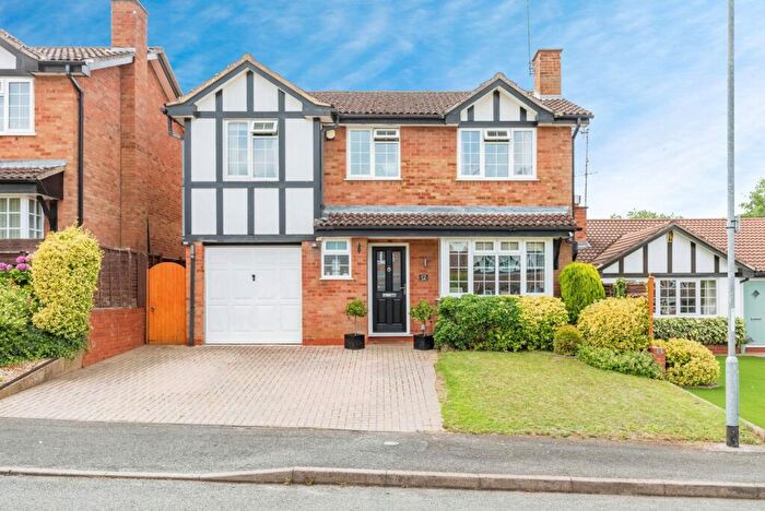 4 Bedroom Detached House For Sale In Knighton Close, Northampton, Northamptonshire, NN5