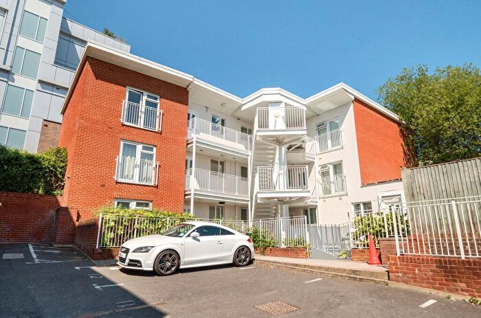 1 Bedroom Flat For Sale In Walnut Tree Close, Guildford, Surrey, GU1