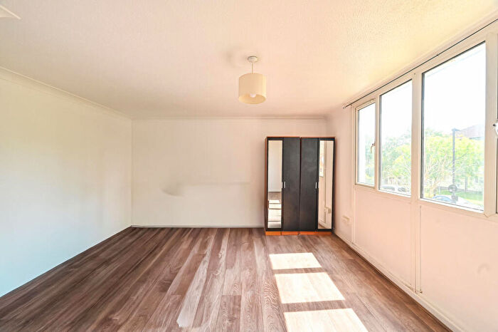 3 Bedroom Maisonette To Rent In Acacia Road, , Wood Green, London, N22