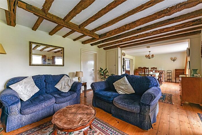 3 Bedroom Cottage For Sale In Chestnut Walk, Tangmere, Chichester, PO20