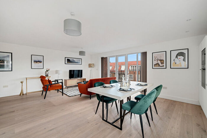 1 Bedroom Apartment For Sale In Unit Whetstone Square, Whetstone, N20