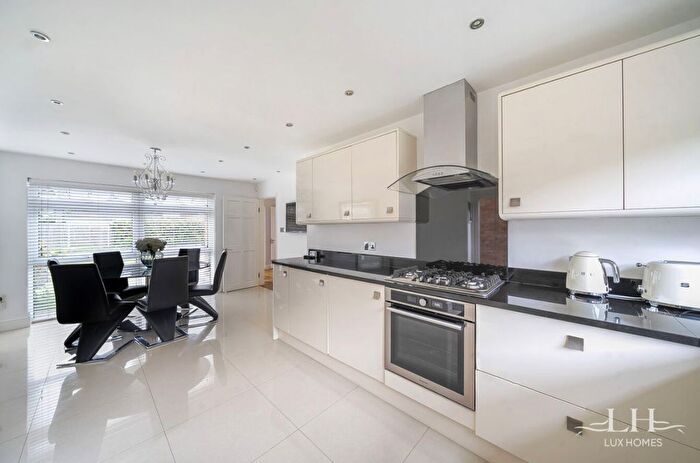 4 Bedroom Detached House For Sale In Romney Chase, Hornchurch, RM11