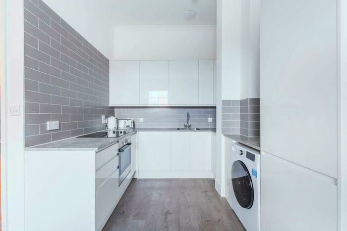 1 Bedroom Flat To Rent In Navarino Road, London Fields, London, E8