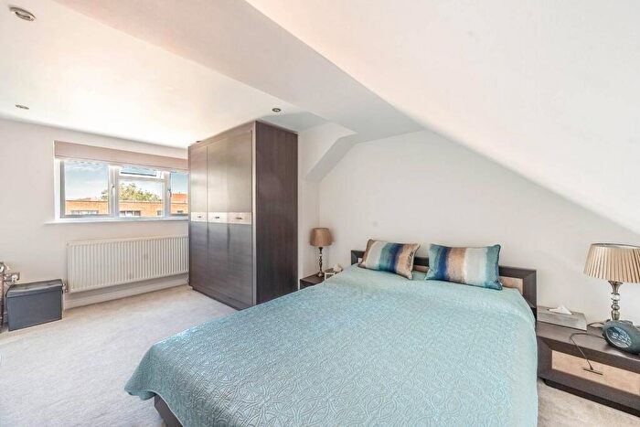 3 Bedroom Flat To Rent In Valentine Road, South Harrow, Harrow, HA2