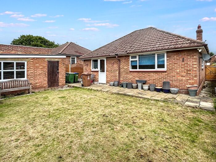 2 Bedroom Detached Bungalow For Sale In Elmington Close, Bexley, DA5