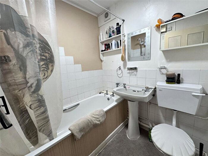 1 Bedroom Apartment For Sale In St. Cecilia Close, Kidderminster, Worcestershire, DY10