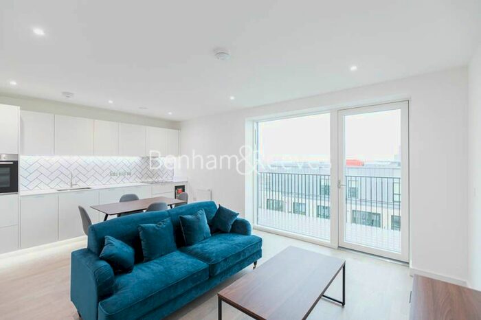 1 Bedroom Flat To Rent In Cedrus Avenue, Southall, UB1