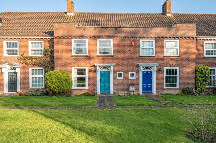 3 Bedroom Terraced House For Sale In Kingsgate Road, Winchester, Hampshire, SO23