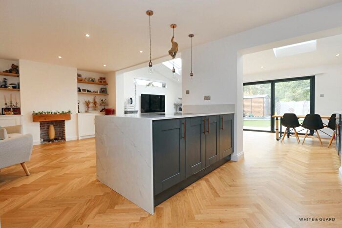 4 Bedroom Semi Detached House For Sale In Winchester Road, Bishops Waltham, SO32