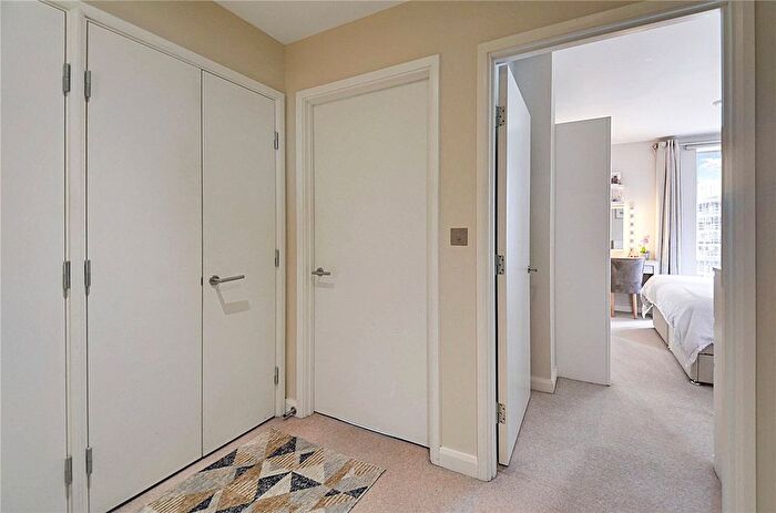 1 Bedroom Flat For Sale In Chandlers Avenue, Greenwich, London, SE10