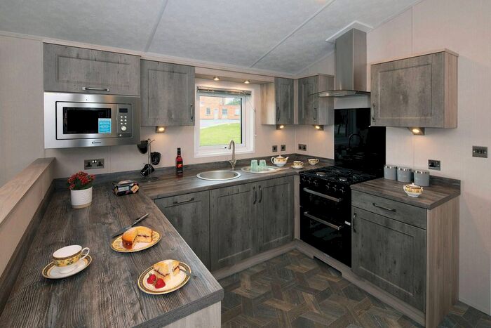 2 Bedroom Mobile/park Home For Sale In The Meadows, Claverley, Wolverhampton, WV5