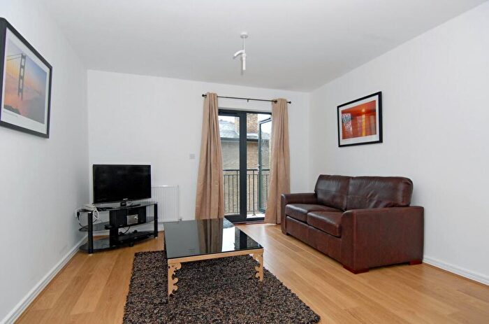 2 Bedroom Flat To Rent In Edith Cavell House, Sturry Street, All Saints, E14