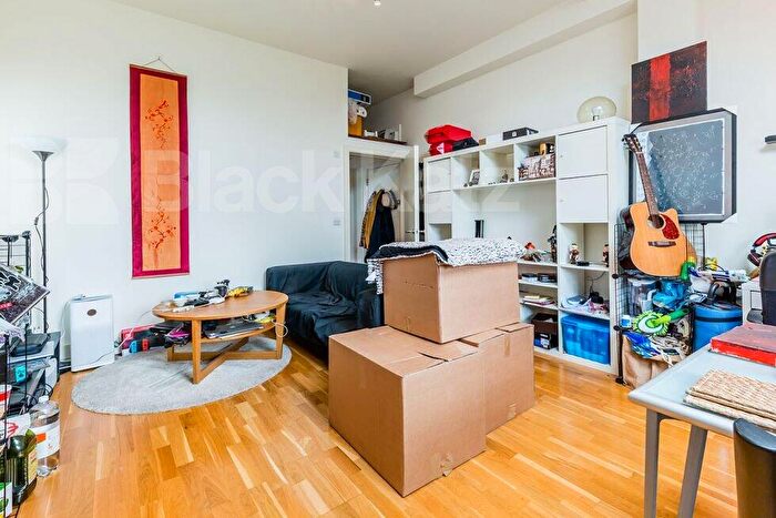 1 Bedroom Flat To Rent In Camden Road, Camden, N7