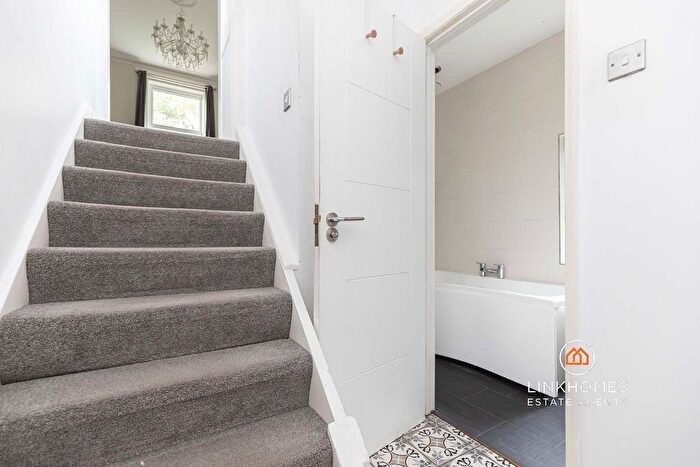 1 Bedroom Flat For Sale In Courtenay Road, Poole, BH14