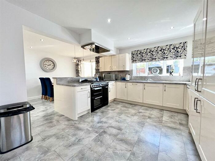5 Bedroom Detached House For Sale In Hodgetts Drive, Hayley Green, Halesowen, B63