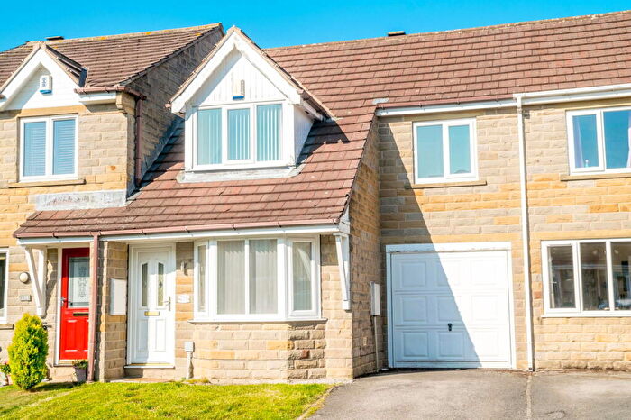 3 Bedroom Terraced House For Sale In Hawthorne Way, Shelley, HD8