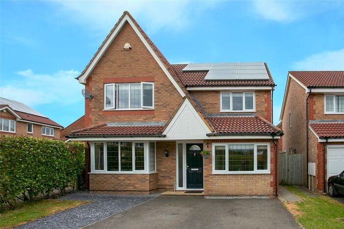 4 Bedroom Detached House To Rent In Halsey Drive, Hemel Hempstead, Herts, HP1