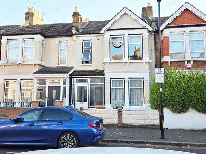 1 Bedroom Flat To Rent In Lathom Road, London, E6