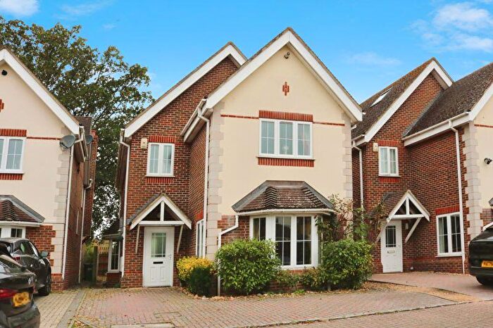 5 Bedroom Detached House For Sale In Oak View Gardens, Langley, SL3