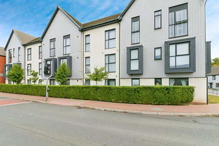 2 Bedroom Flat For Sale In Rhodfa'r Cei, Barry, CF62