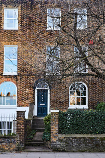 3 Bedroom Terraced House For Sale In Balls Pond Road, London, N1