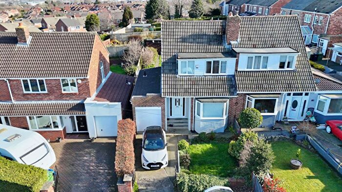 3 Bedroom Semi Detached House For Sale In Bracken Drive, Dunston, Gateshead, NE11