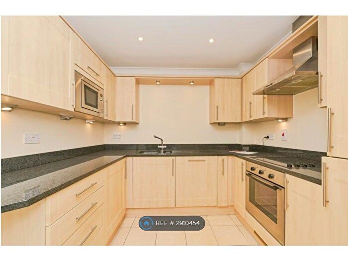 2 Bedroom Flat To Rent In Royal Swan Quarter, Leatherhead, KT22