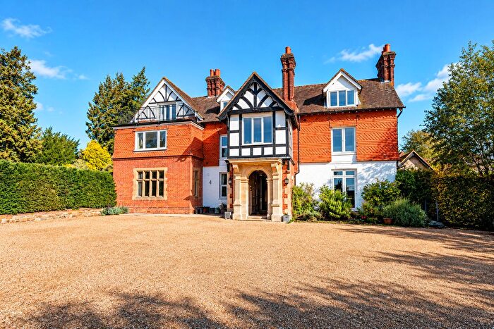 2 Bedroom Flat For Sale In Polsted Lane, Guildford, GU3