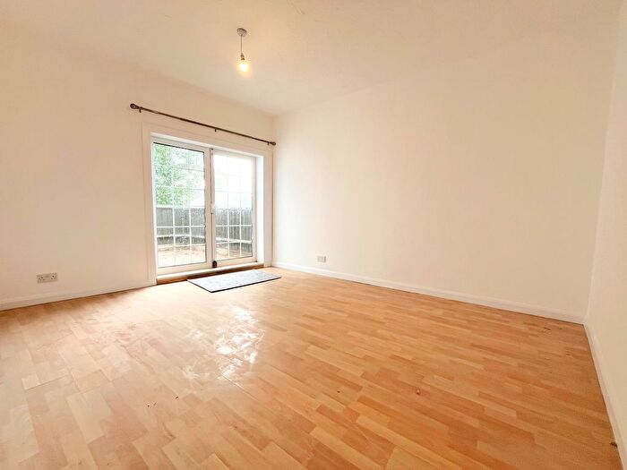 1 Bedroom Flat To Rent In London Road, Leigh-On-Sea, SS9