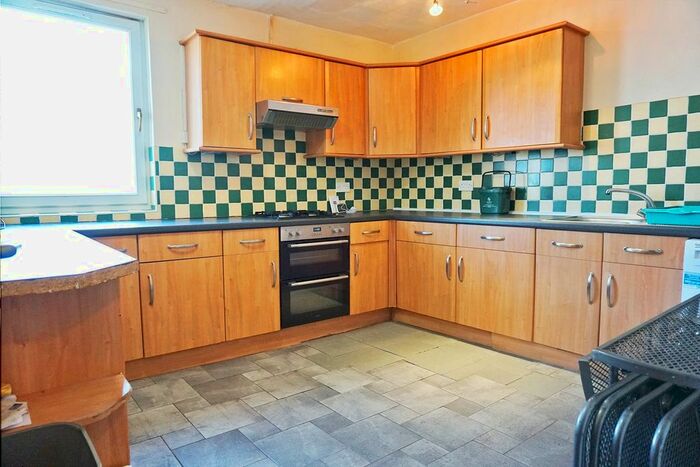 3 Bedroom Flat To Rent In The Promenade, Mount Pleasant, Swansea SA1