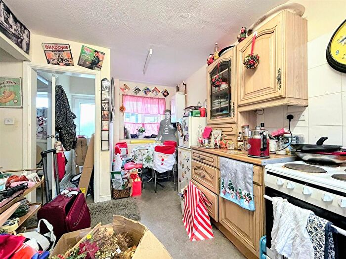 2 Bedroom Semi-Detached House For Sale In Racecourse Mount, Chesterfield, S41