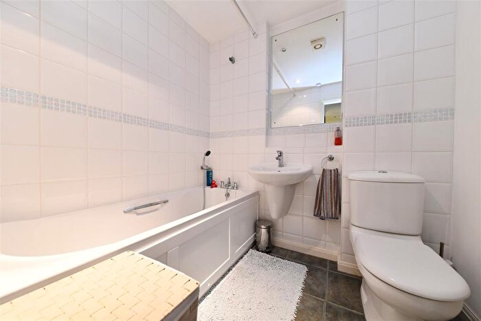 2 Bedroom End Of Terrace House For Sale In The Beacons, Stevenage, SG1