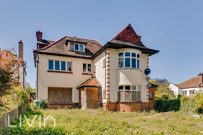 6 Bedroom Detached House For Sale In Pollards Hill East, Norbury, London, Greater London, SW16