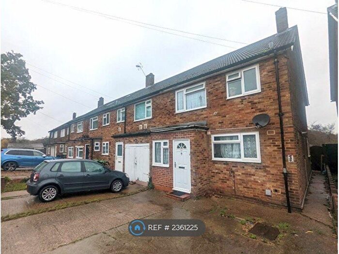 3 Bedroom End Of Terrace House To Rent In Feltham, Feltham, TW14