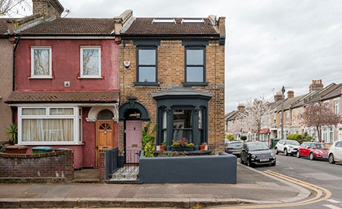 4 Bedroom End Of Terrace House For Sale In Cheneys Road, Leytonstone, London, E11