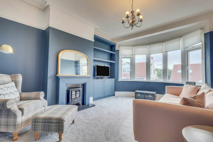 1 Bedroom Flat To Rent In Lord Roberts Avenue, Leigh-on-sea, SS9