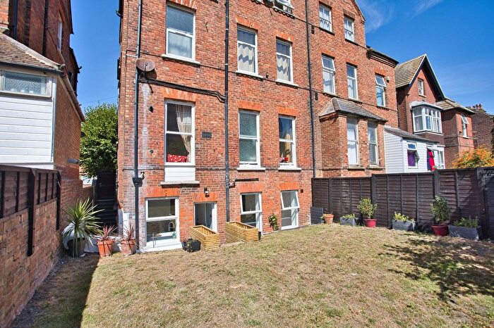 2 Bedroom Flat For Sale In Millfield, Folkestone, Kent, CT20