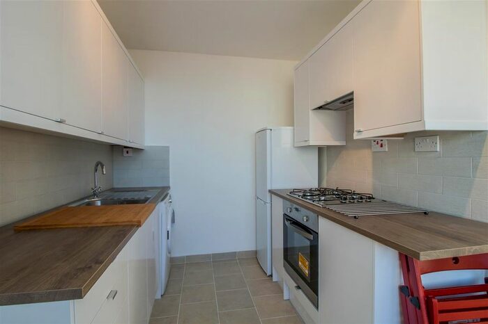 2 Bedroom Flat To Rent In Fontley Way, London, SW15