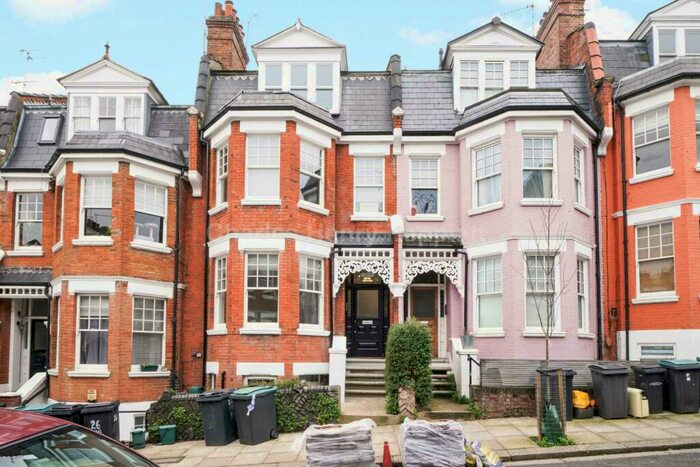 2 Bedroom Apartment To Rent In Milton Road, Highgate, N6
