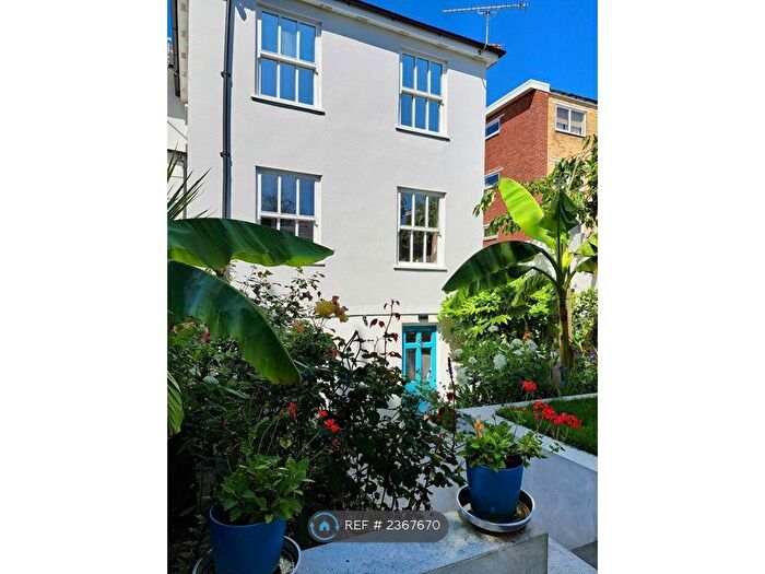 1 Bedroom Flat To Rent In Queen's Crescent, Southsea, PO5