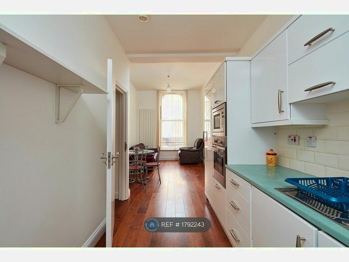 2 Bedroom Flat To Rent In Alvington Crescent, London, E8