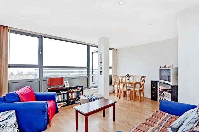 2 Bedroom Flat To Rent In New Park Road, London, SW2