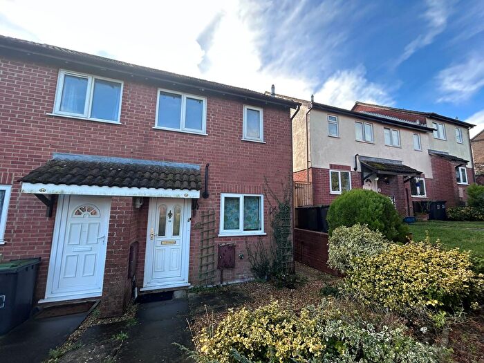 2 Bedroom Property To Rent In Badgers Way, Sturminster Newton, DT10